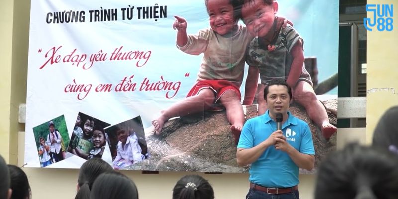 Chương trình tặng xe đạp cho học sinh nghèo thu hút sự chú ý của cộng đồng